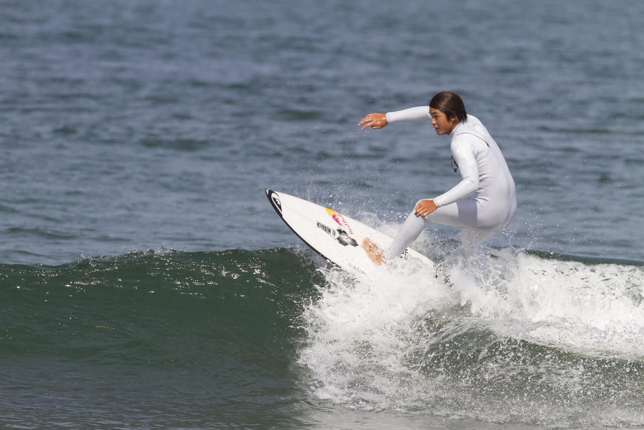 Kanoa Igarashi in Shida & fly higher.SURF+(SURF PLUS)-